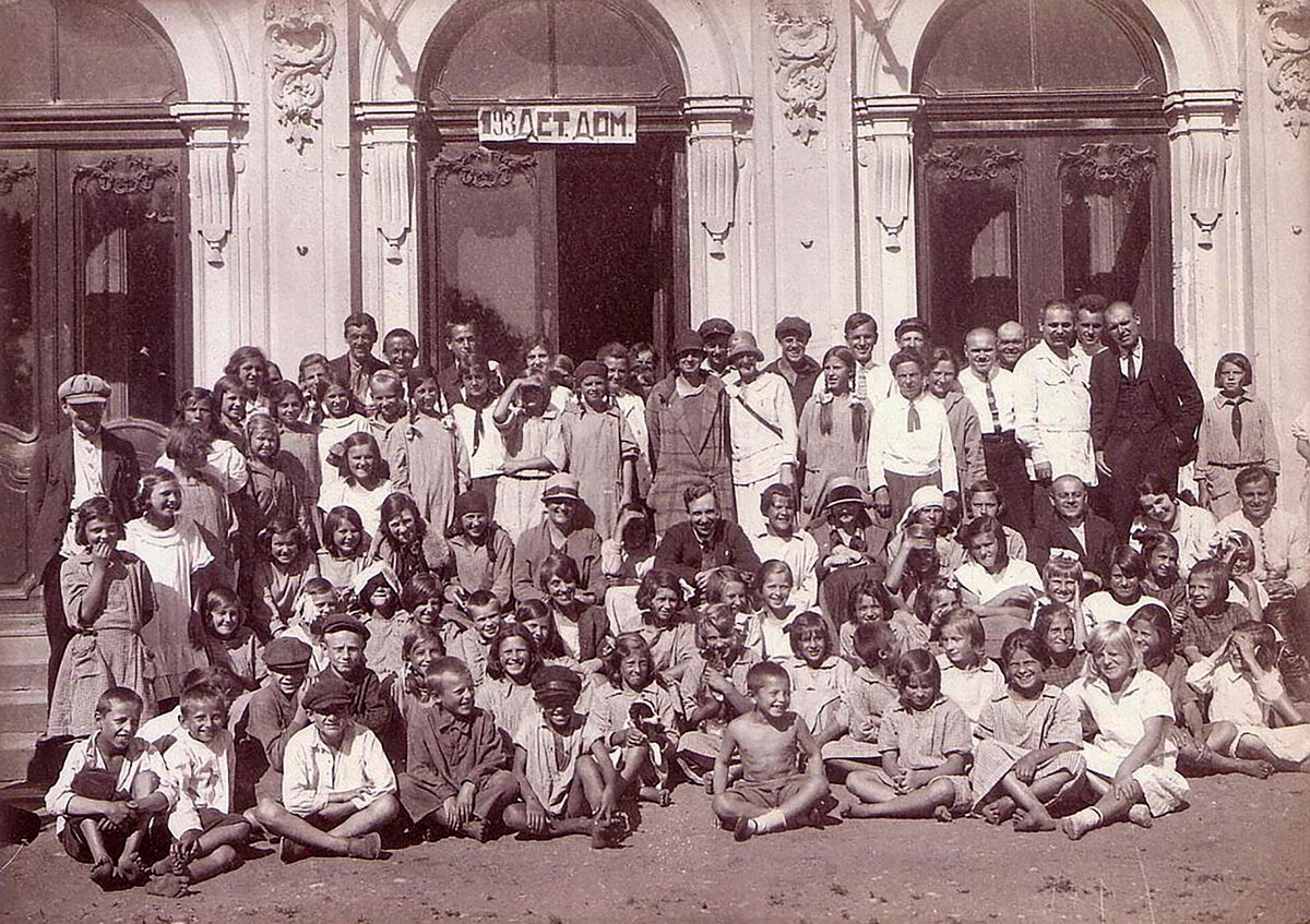 Детдом во дворце великого князя (Orphanage in the Grand Duke's Palace), 1920-е