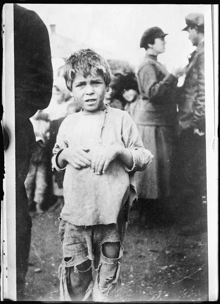Soviet Russia famine victim. Also shows the desperate need for clothing (Жертва голода в Советской России. Также показана отчаянная потребность в одежде), 1922