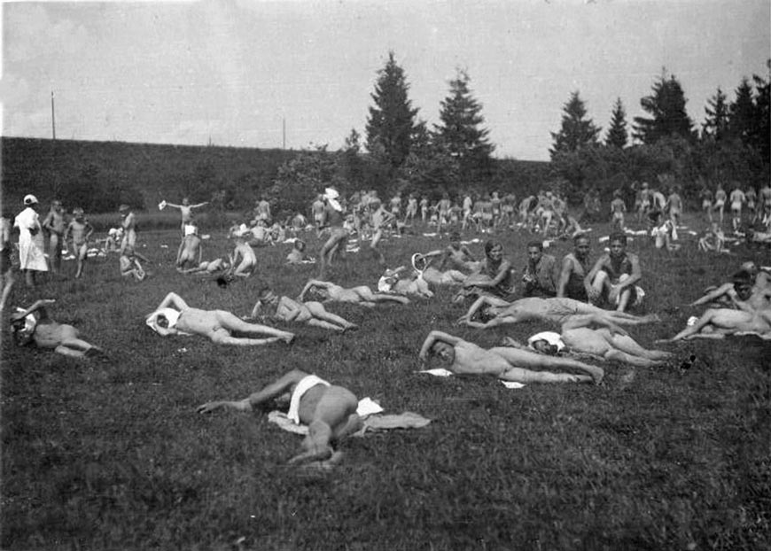 Солнечные ванны (Sunbathing), 1934