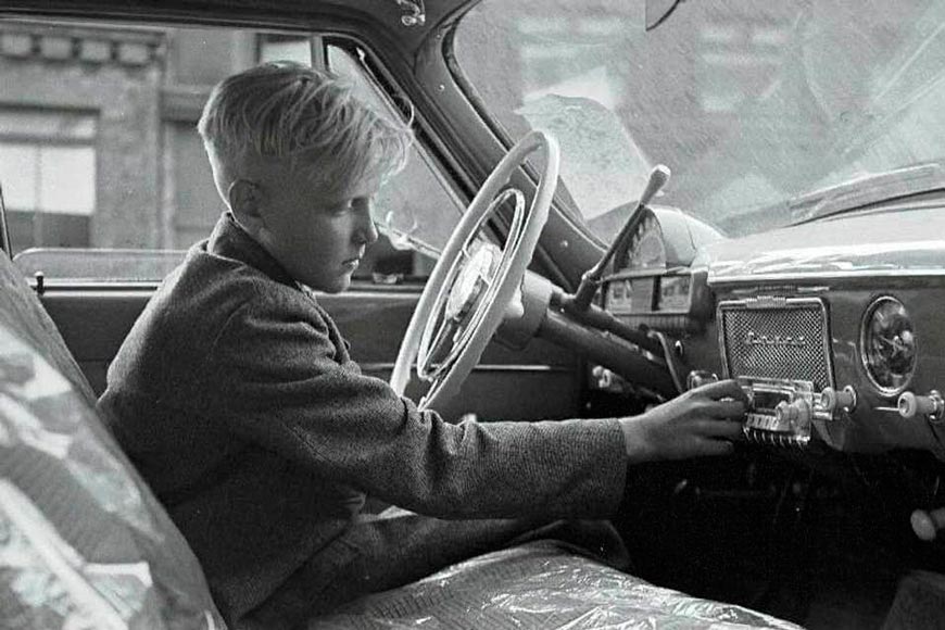 Выигранная в лотерею за 3 рубля «Волга» (Won car "Volga" in the lottery for 3 rubles), 1959