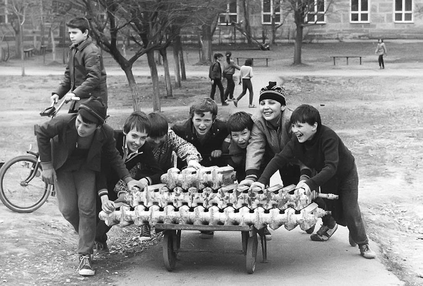 Сбор металлолома (Scrap metal gathering), 1970-е
