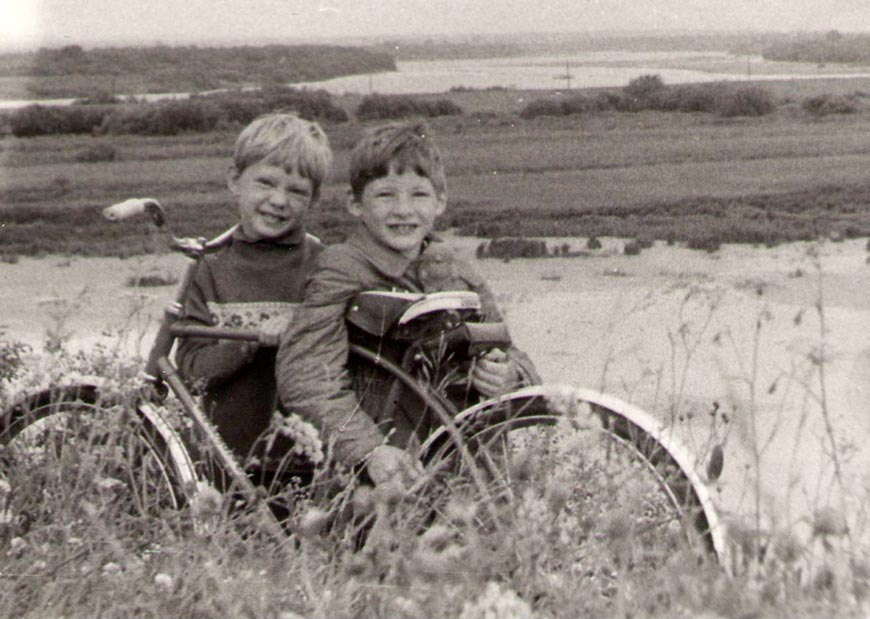 Друзья детства (Childhood friends), 1984