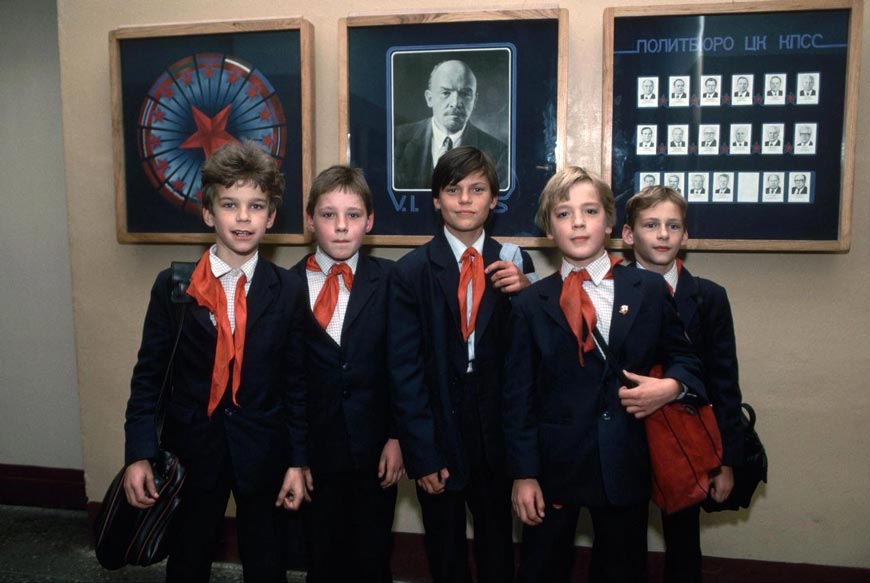 Школьники в Риге (Schoolchildren in Riga), 1987