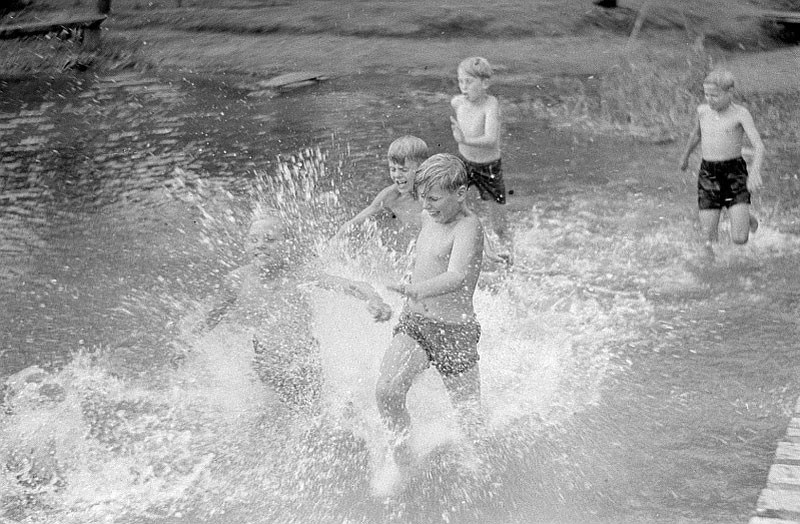 Jungen beim Baden (Купающиеся мальчики), 1952