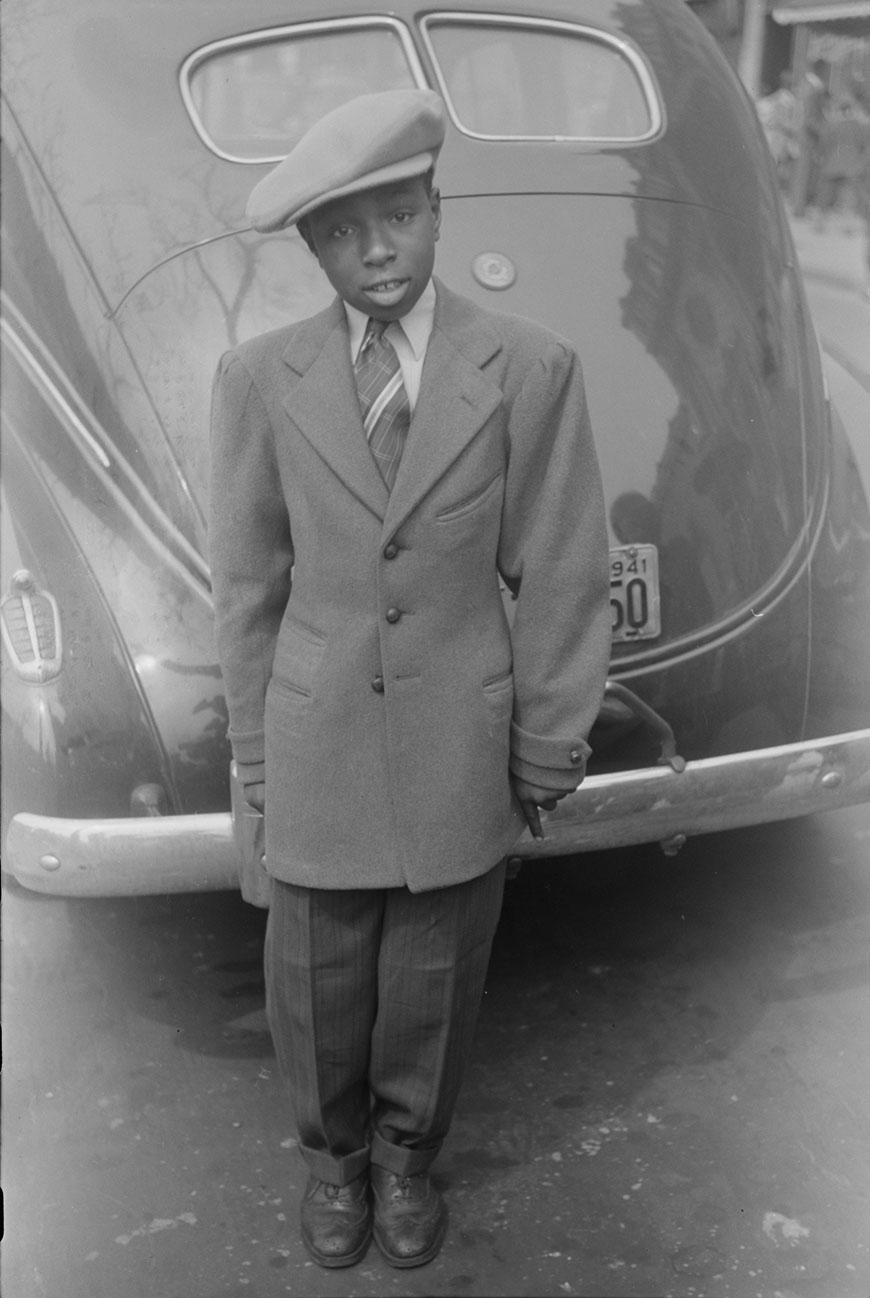 Adolescent boy dressed up for the Easter parade (Подросток, одевшийся для Пасхального парада), Apr.1941