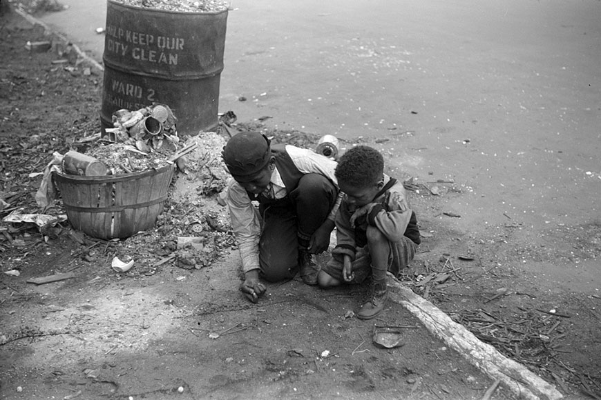 Children playing on the street (Дети, играющие на улице), Apr.1941