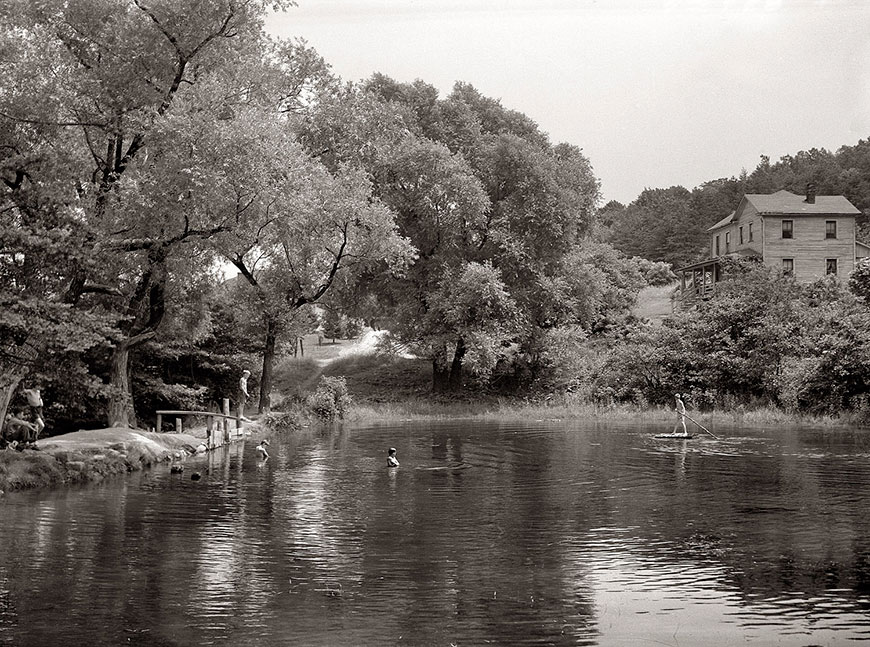 Swimming hole at Pine Grove Mills (Пруд в Пайн Гроув Миллс), July 1941