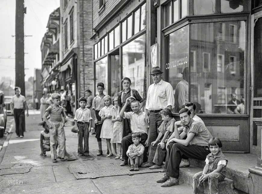 Coffee shop (Кофейный магазин), July 1938 