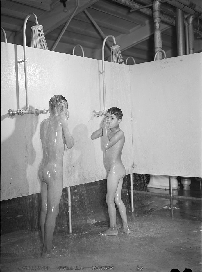 Boys in bathhouse (Мальчики в бане), Jan.1942