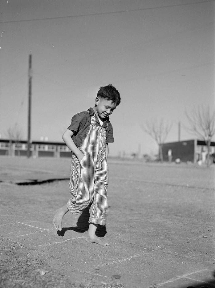 Playing hop-scotch (Игра в 'классы'), Jan.1942