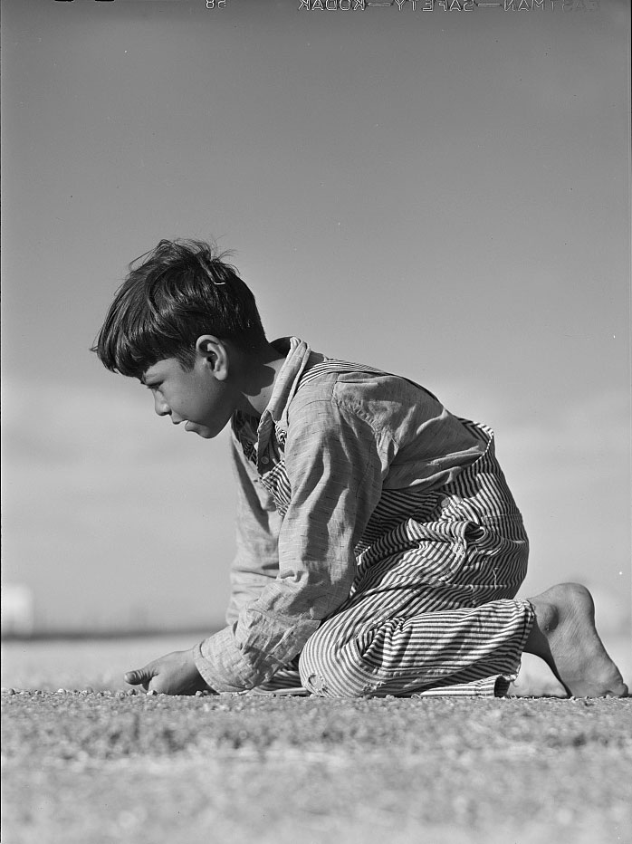 Playing marbles (Игра в марбл), Jan.1942