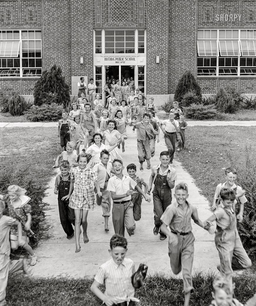 Children leaving school (Дети, покидающие школу), July 1942