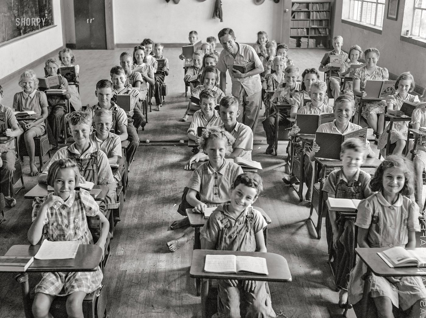 Children in a consolidated rural school (Дети в сводной сельской школе), July 1942