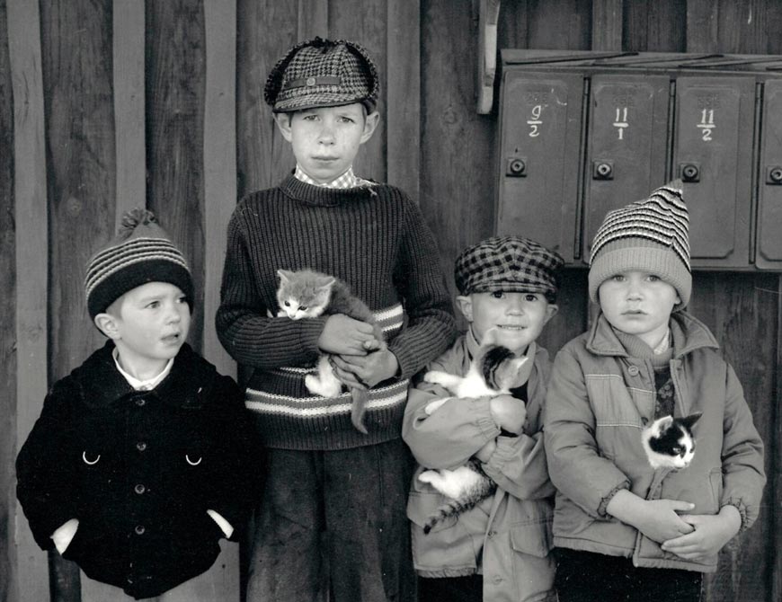 Untitled / Young boys with kitten (Без названия / Мальчишки с котятами), 1991