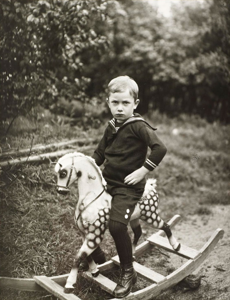 Young Boy on a Toy Horse (Мальчик с игрушечной лошадью), 1922-1925