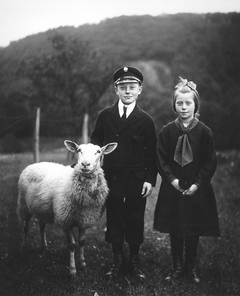 Farm Children (Фермерские дети), 1927