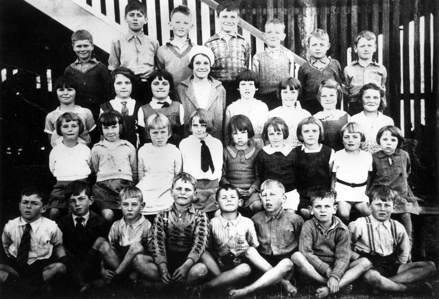 Class photo of school children (Фото класса), 1937