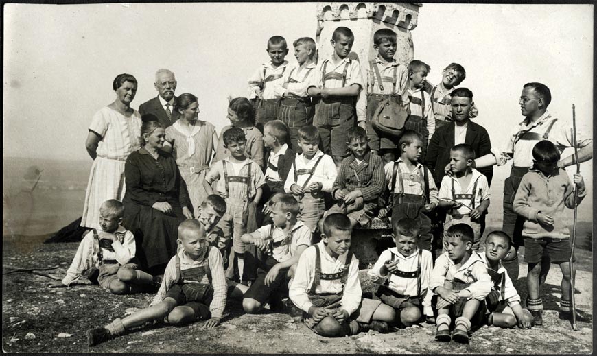 Jungenklasse, Internatsausflug (Школа-интернат на экскурсии, класс мальчиков), 1930s