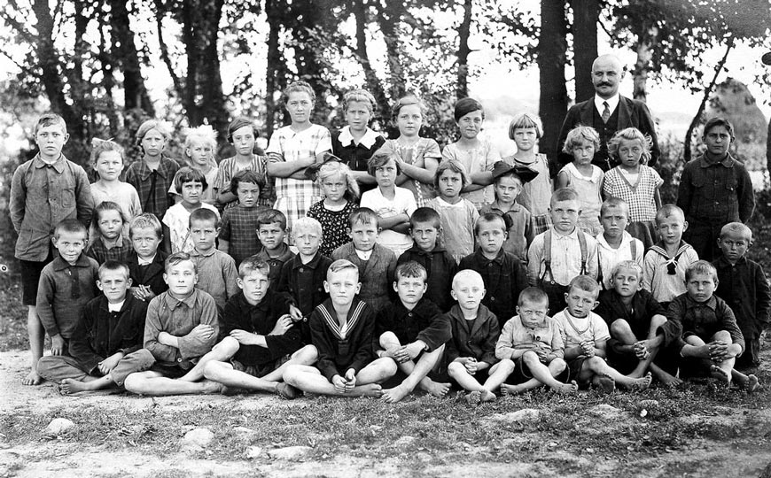 [pupils / ученики], 1910-1940s