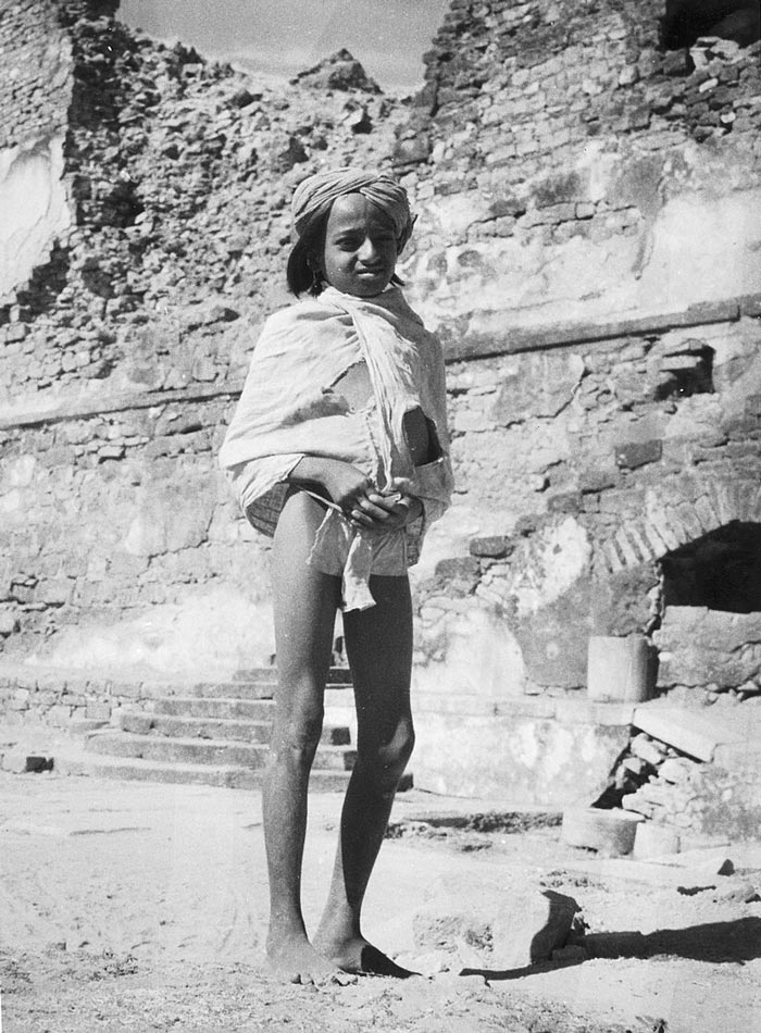 Ein Knabe vor Ruinen (Мальчик на фоне руин), 1939-1940