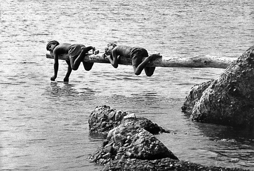 Children near the sea (Дети у моря), 1970s