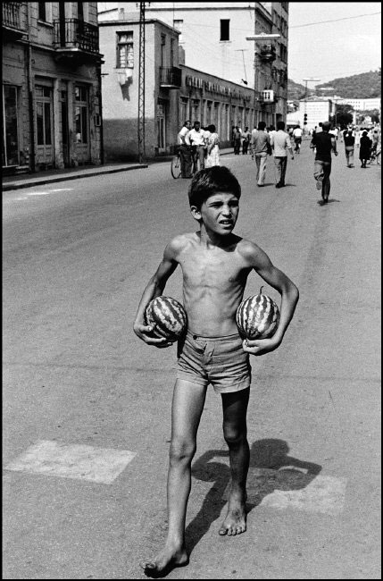 Child with watermelons (Ребёнок с арбузами), 1984