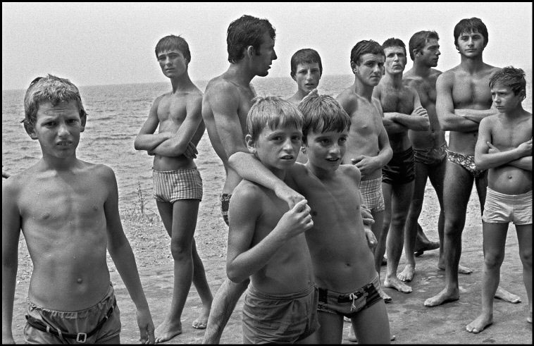 Group of children and teen-agers (Группа детей и подростков), 1980s