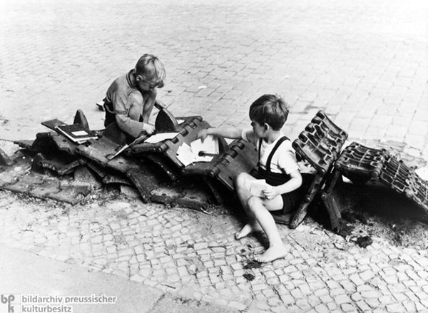 Tank as Toy, Berlin (Танк как игрушка), 1946