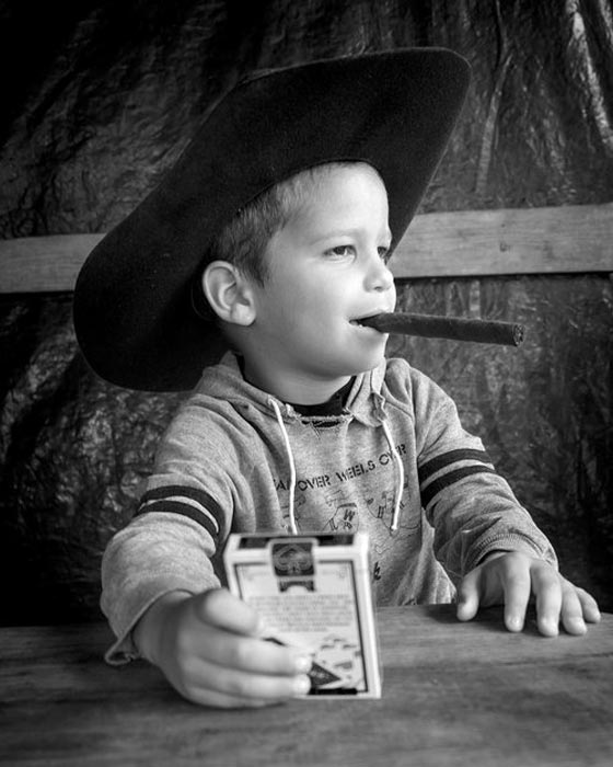 Young boy with cigar (Мальчик с сигарой), 2016