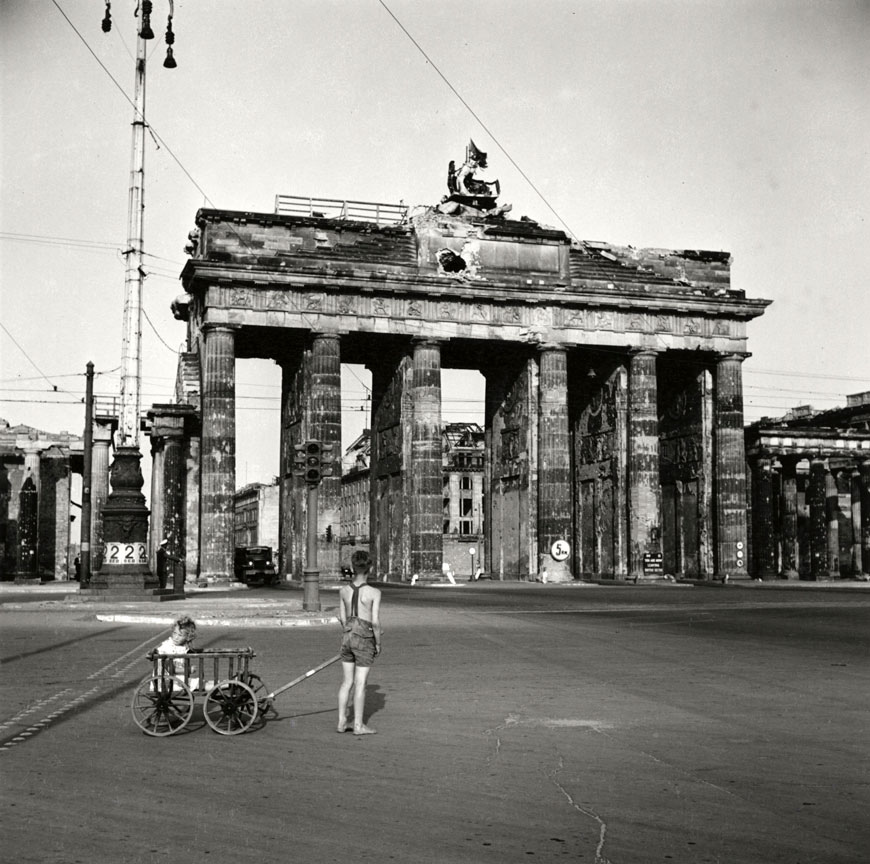 Brandenburg Gate (Бранденбургские ворота), 1947 