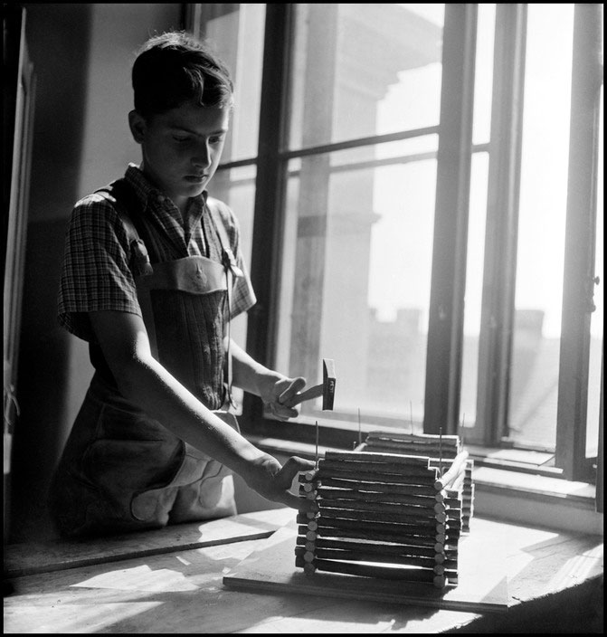 Young boy in wood workshop (Мальчик в столярной мастерской), 1948