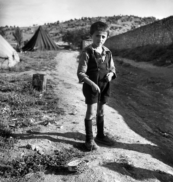 A boy with a homemade toy (Мальчик с самодельной игрушкой), 1948