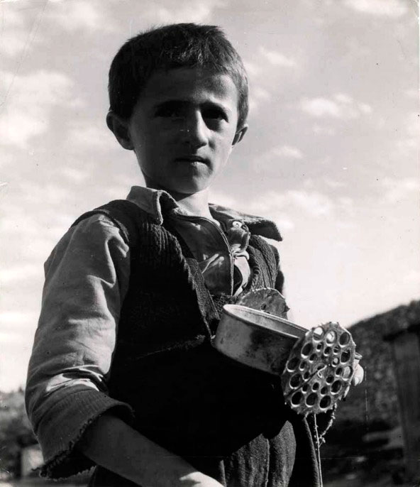 A boy with a homemade toy (Мальчик с самодельной игрушкой), 1948