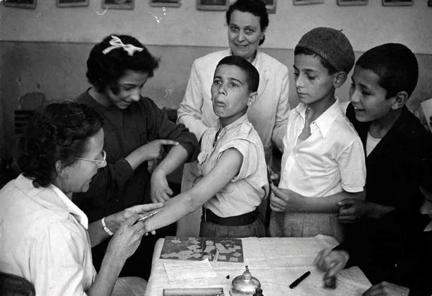 Children being vaccinated (Вакцинация детей), c.1948