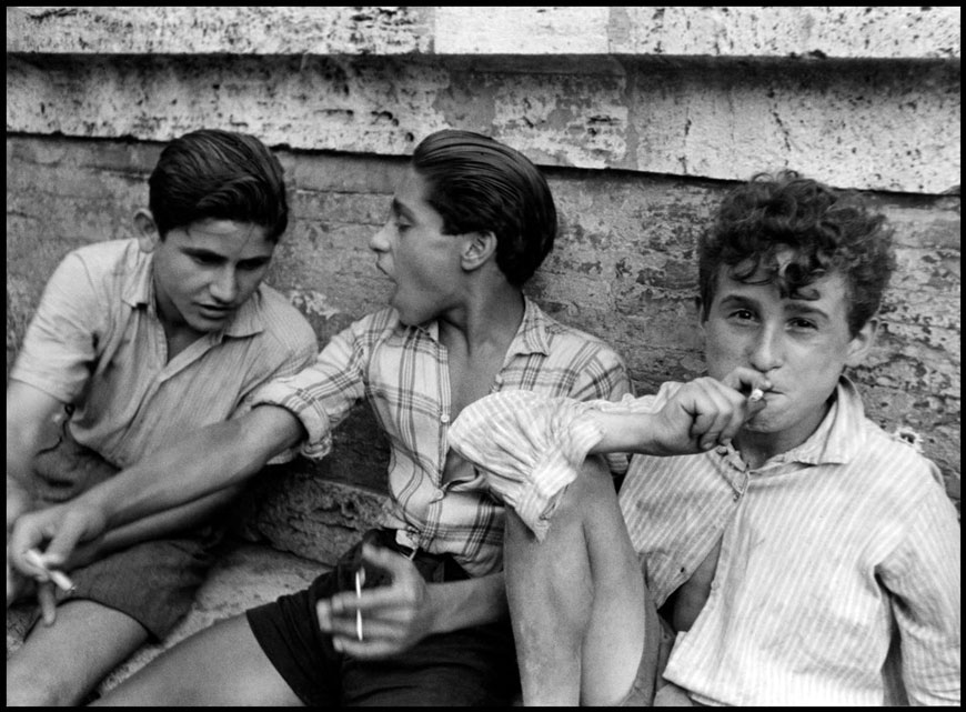 Three teenagers smoking (Три курящих подростка), 1948