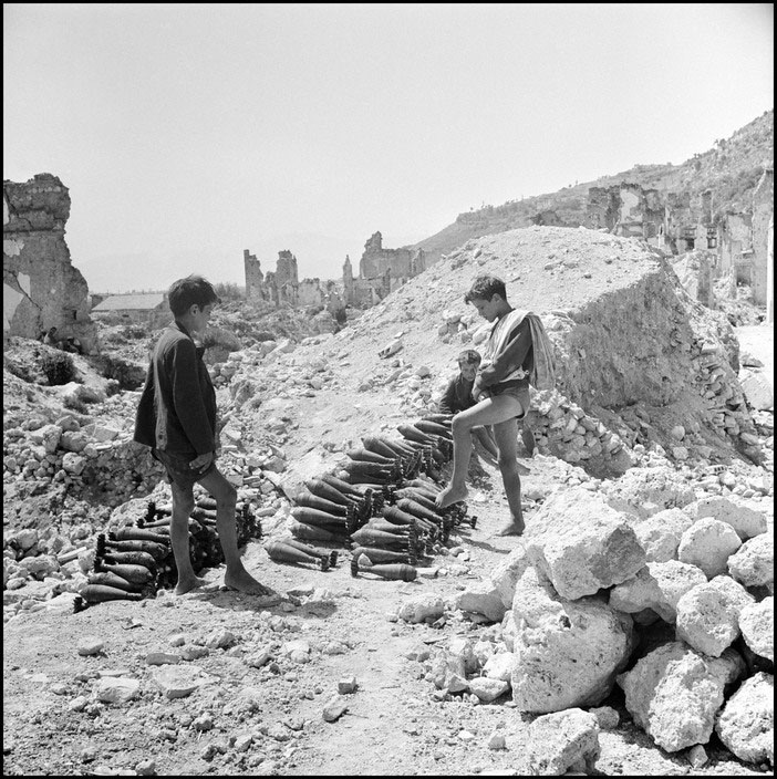 Three urchins (Три уличных мальчишки), 1948