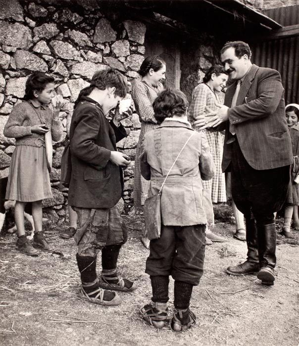 Village school lunch recess (Обеденный перерыв в деревенской школе), 1950