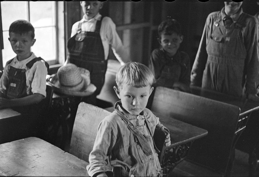 Untitled, possibly; Interior of Ozark school (Без названия, вероятно, интерьер школы в Озарк), Sept.1935