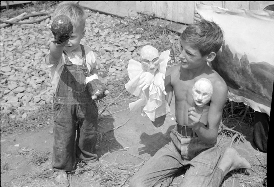 Puppets for the show (Куклы для спектакля), 1937