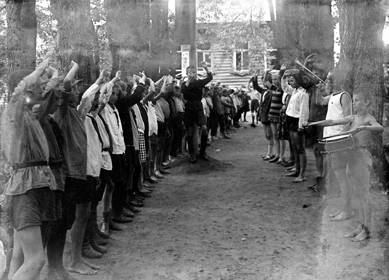 Детский лагерь. Поднятие флага (Children's camp. Raising the flag), 1929