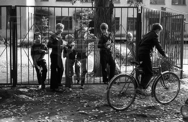 Oгpaдa дeтcкoгo caнaтopия нa улицe Энтузиacтoв (The fence of children's sanatorium), 06.09.1984