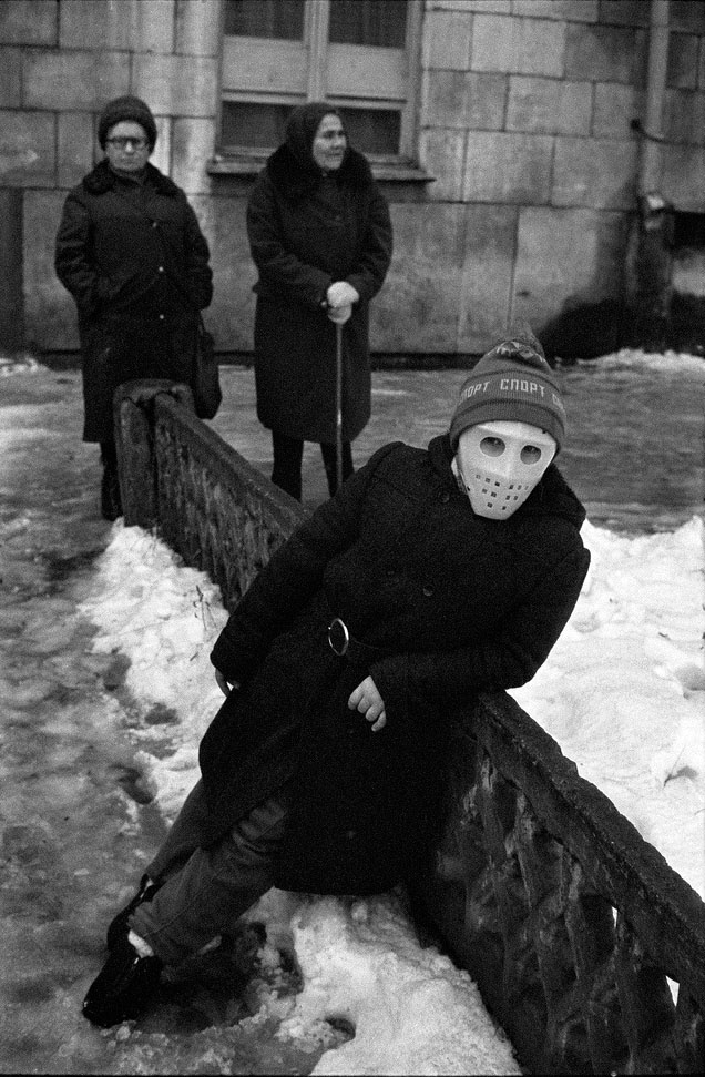 Юный зритель на ноябрьской демонстрации (Young Spectator at the November demonstration), ноябрь 1987