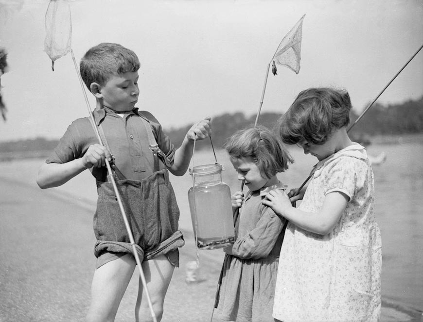 Tiddler Season (Сезон колюшки), 1936