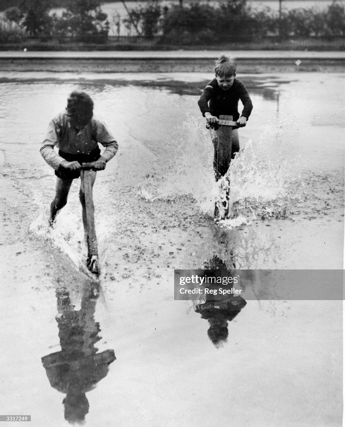 Water Scooters (Водяные самокаты), 1938