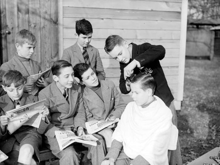 School Hairdresser (Школьный парикмахер), 1939