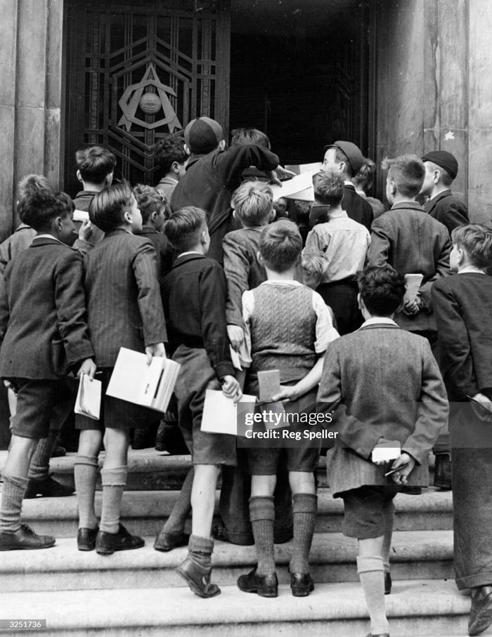 Autograph Hunters (Охотники за автографами), 1946