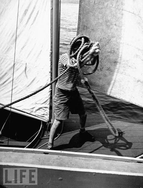 A little boy preparing to throw down the anchor (Мальчик готовится бросить якорь), Jan.1938