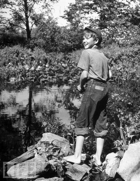 Young boy fishing on banks of a small river (Мальчик ловит рыбу на берегу маленькой речки), Jun.1948