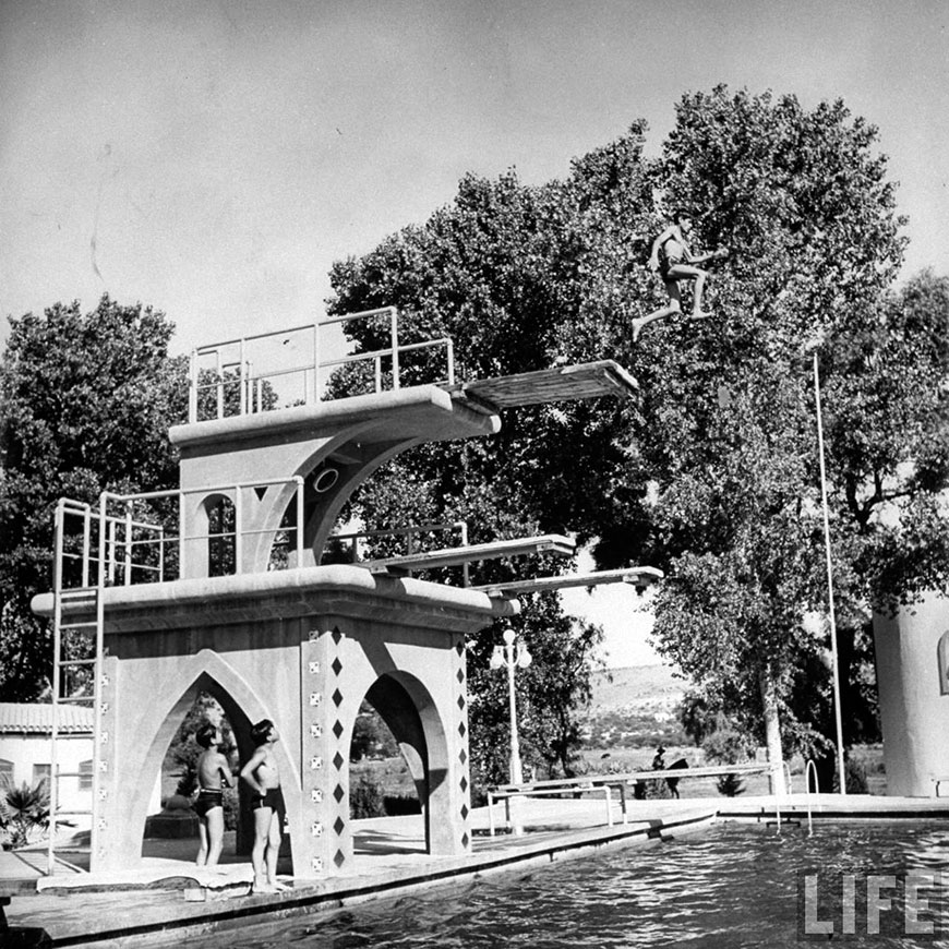 A boy jumping from the diving board into the swimming pool (Мальчик, прыгающий с вышки в бассейн), 1942