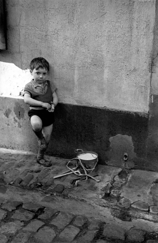 Boy Leaning Against the Wall (Мальчик, прислонившийся к стене), 1937